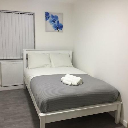 Sama'S Stylish Apartment Room 1 Manchester Exterior photo